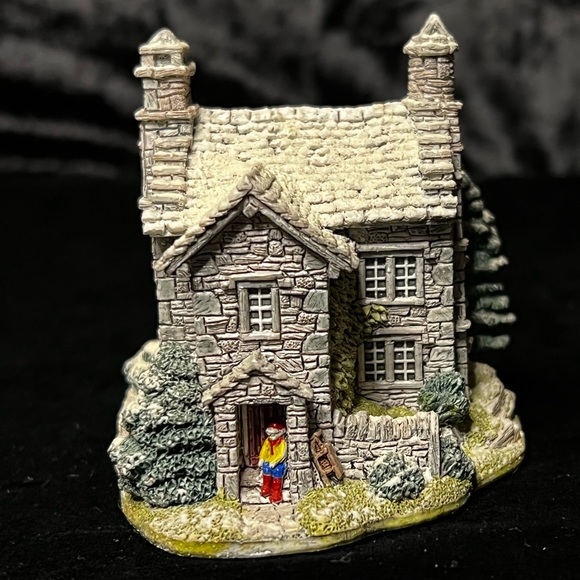 Lilliput Lane | Patterdale Cottage | Lakeland Christmas Collection - Picture 1 of 15